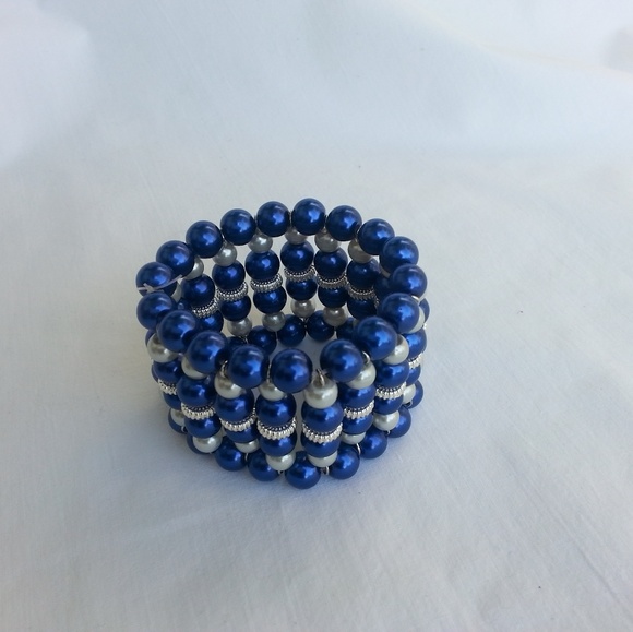 Blue statement bracelet - Picture 2 of 4